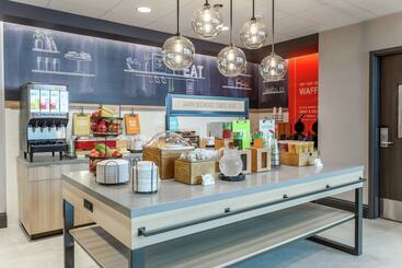 هتل Hampton Inn Oakland Downtown City Center