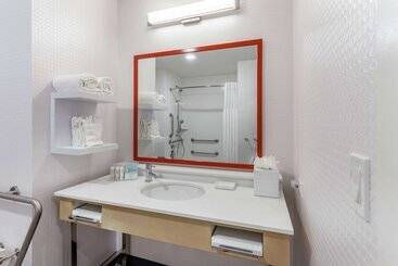 هتل Hampton Inn Oakland Downtown City Center