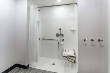 هتل Hampton Inn Oakland Downtown City Center