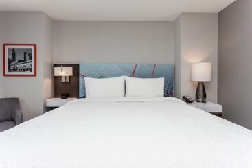 هتل Hampton Inn Oakland Downtown City Center
