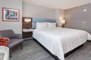 هتل Hampton Inn Oakland Downtown City Center