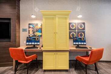 هتل Home2 Suites By Hilton Carlsbad