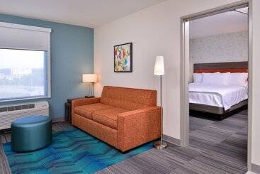 هتل Home2 Suites By Hilton Portland Airport Or
