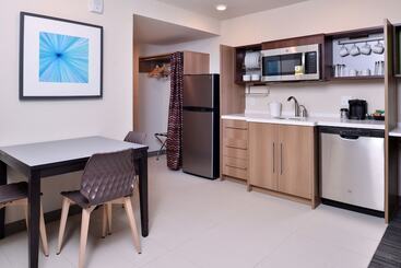 هتل Home2 Suites By Hilton Portland Airport Or