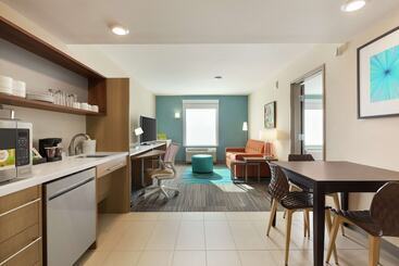 هتل Home2 Suites By Hilton Portland Airport Or