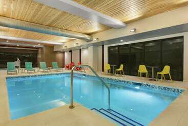 هتل Home2 Suites By Hilton Portland Airport Or