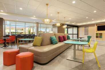 هتل Home2 Suites By Hilton Portland Airport Or