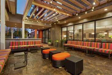 هتل Home2 Suites By Hilton Portland Airport Or