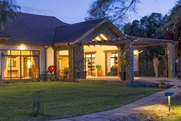 هتل Sweetwaters Serena Camp