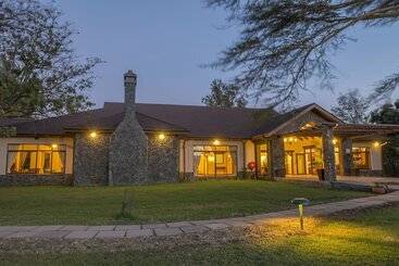 هتل Sweetwaters Serena Camp