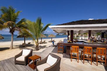 استراحتگاه Sandals Negril   All Inclusive Couples Only