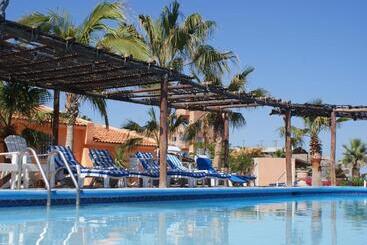 Club Cantamar Beach Hotel & Marina