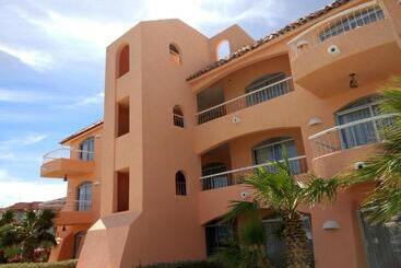 Club Cantamar Beach Hotel & Marina