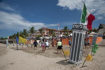 هتل Los Angeles Locos   All Inclusive