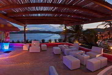 هتل Los Angeles Locos All Inclusive