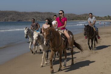 هتل Los Angeles Locos   All Inclusive