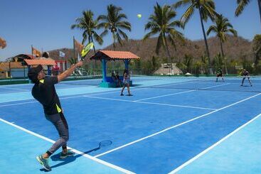 هتل Los Angeles Locos   All Inclusive