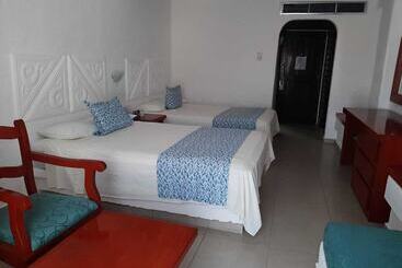 هتل Los Angeles Locos   All Inclusive