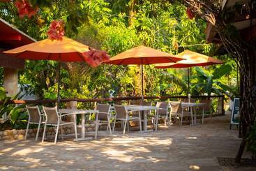 Chan Kah Resort Village Convention Center & Maya Spa