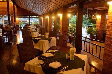 هتل Bagan Thiripyitsaya Sanctuary Resort