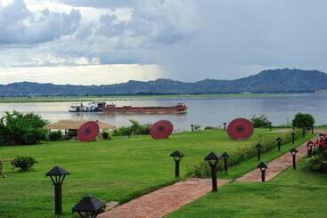هتل Bagan Thiripyitsaya Sanctuary Resort