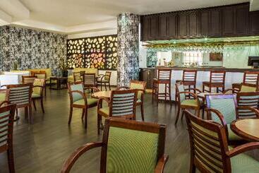 هتل Fiesta Inn Express Chihuahua
