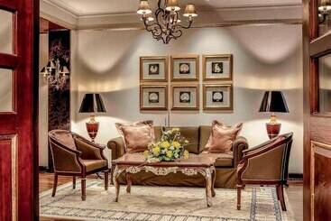 هتل Mercure Mandalay Hill Resort
