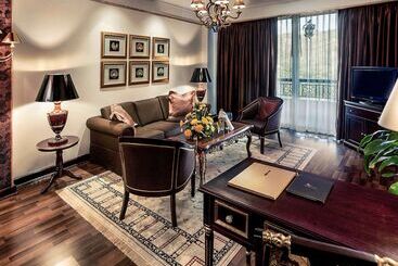 هتل Mercure Mandalay Hill Resort