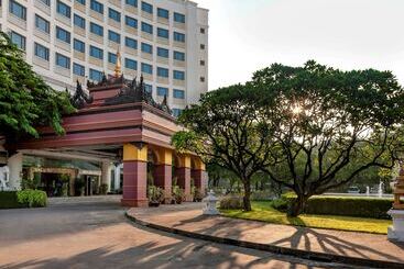 هتل Mercure Mandalay Hill Resort