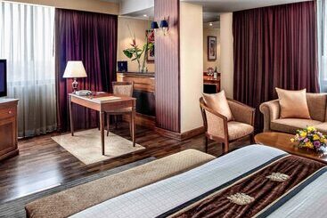 هتل Mercure Mandalay Hill Resort