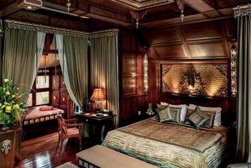 هتل Mercure Mandalay Hill Resort