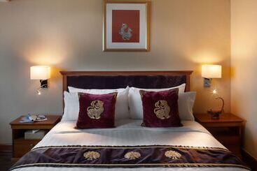 هتل Mercure Mandalay Hill Resort