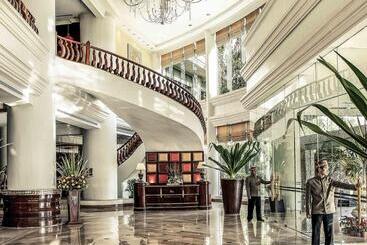 هتل Mercure Mandalay Hill Resort