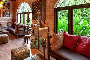 هتل Mercure Mandalay Hill Resort
