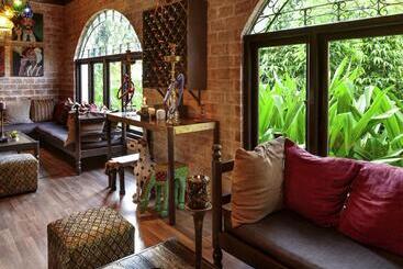هتل Mercure Mandalay Hill Resort