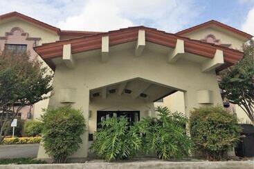 Quinta Dorada Hotel & Suites