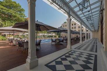 هتل The Strand Yangon