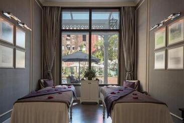 هتل The Strand Yangon