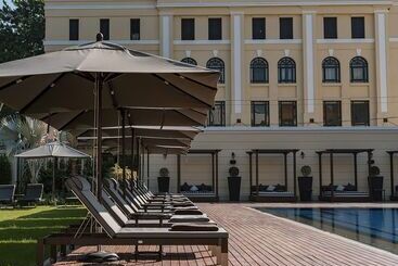 هتل The Strand Yangon