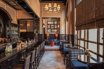 هتل The Strand Yangon