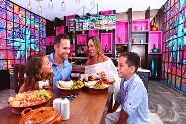 استراحتگاه Sandos Playacar  All Inclusive