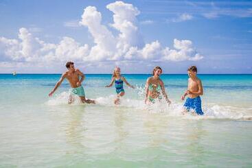 استراحتگاه Sandos Playacar  All Inclusive