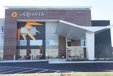 בית מלון כפרי La Quinta Inn & Suites By Wyndham Perry