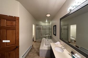 Lodge At Brookside