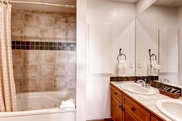 Lodge At Brookside