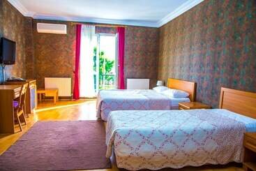 Azim Otel