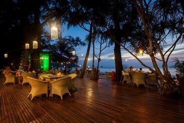 هتل Bamboo Bungalows