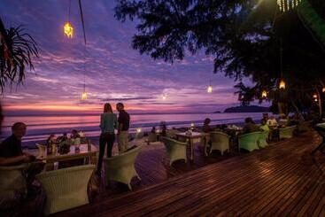 هتل Bamboo Bungalows
