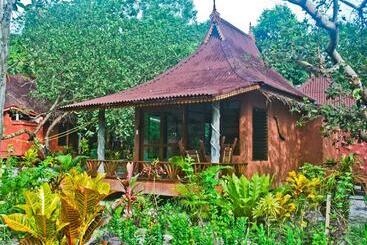 هتل Bamboo Bungalows