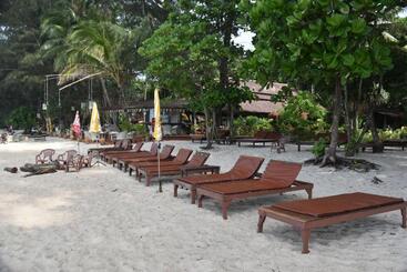 هتل Bamboo Bungalows